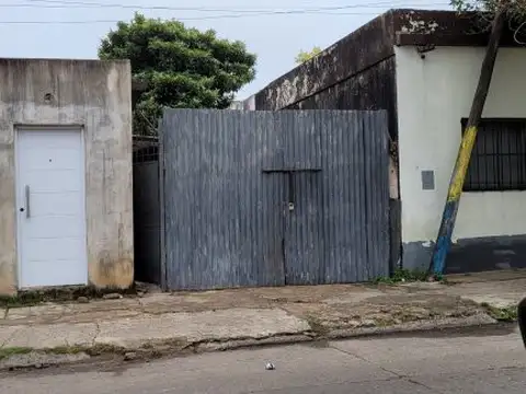 TERRENO SEMICUBIERTO Y  LOCAL. MOLINA 1800
