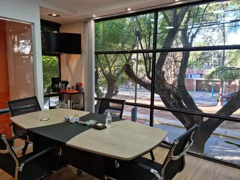 OFICINA EQUIPADA CON SALAS PRIVADAS, RECEPCIÓN Y CO-WORKING