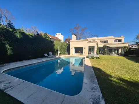 Casa en Venta con 4 cocheras