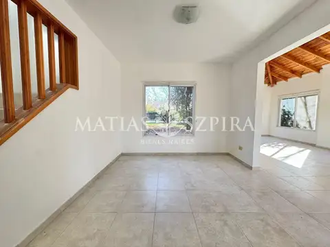 Casa 4 ambientes con 2 baños
