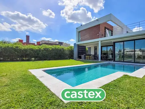 Casa 5 ambientes con 4 baños