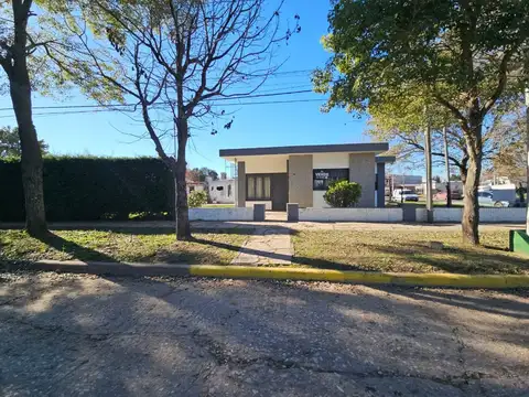 ESTRASBURGO Y 9 DE JULIO SE VENDE CASA DE 2 DORMITORIOS EN ESQUINA