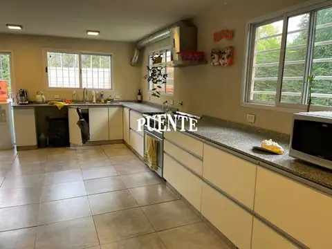 Casa 6 ambientes con 4 baños