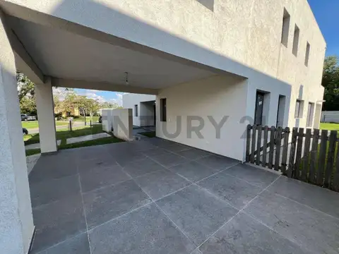 Casa 7 ambientes con 4 baños