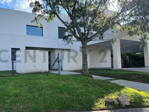 Casa en Venta con 4 cocheras
