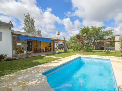 Venta de Complejo de Casa y 3 cabañas sobre 1000m2 - Escobar