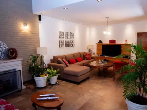 VENTA Casa Don Bosco.PILETA. 5 amb. APTA CREDITO.