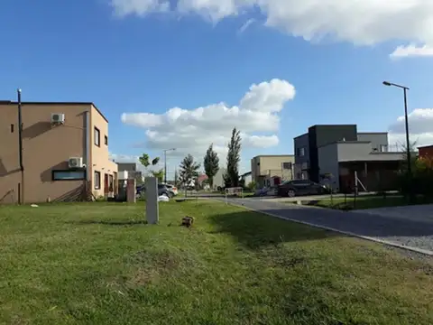 Venta Lote a la laguna En Barrio Privado Laguna Azul