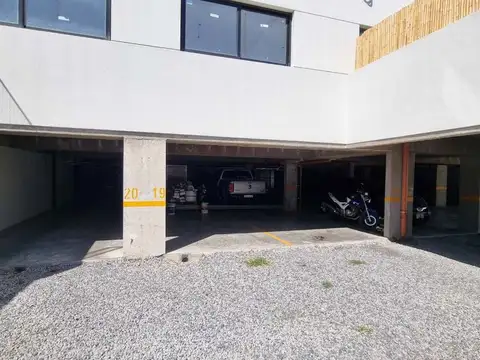 VENTA COCHERA SEMICUBIERTA VILLA PUEYRREDON PB