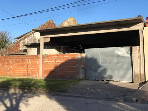 Venta galpón en construcción B/Fortunato d l plaza