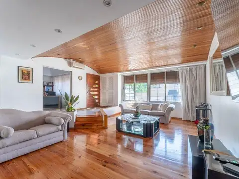 CASA EN VENTA 5 AMBIENTES CON PARQUE Y PILETA - DEVOTO