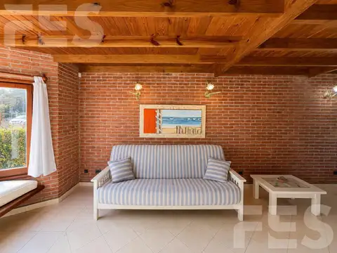 Oficina en Venta con 5 cocheras
