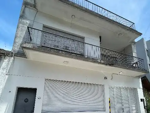 Galpón en venta de doble altura de 322m2 en Barrio Parque, Bernal