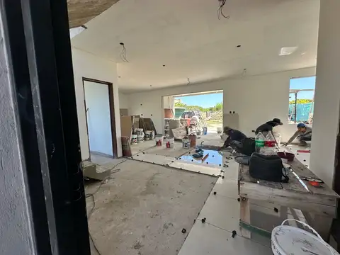 Casa 4 ambientes con 3 baños