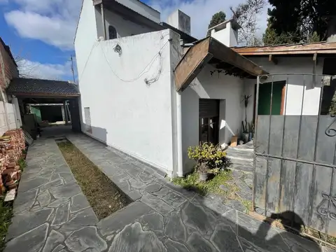 Casa en Venta con 3 cocheras