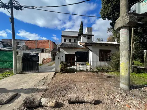 455 e/ Camino General Belgrano y 24