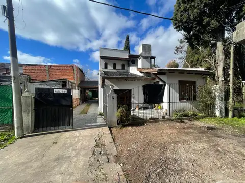 Casa en venta - 2 Dormitorios 1 Baño - La Plata
