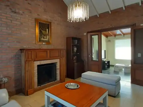 Casa en Venta con 6 cocheras
