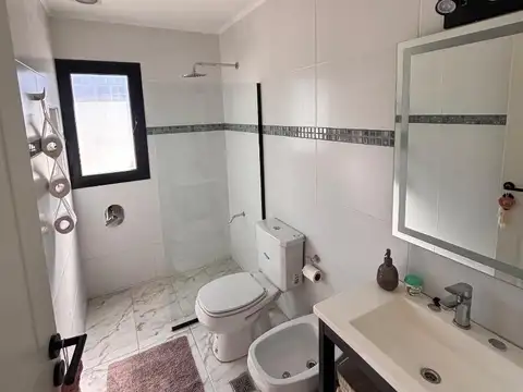 Casa 5 ambientes con 4 baños