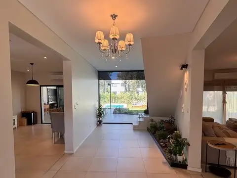 Casa en Venta en Alvarez Del Bosque, USD 380.000