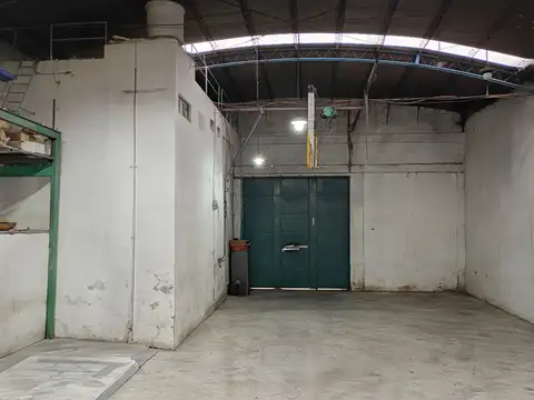 Excelente Edificio Industrial sobre lote de 645 M2.