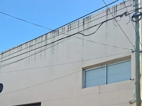 Excelente Edificio Industrial sobre lote de 645 M2.