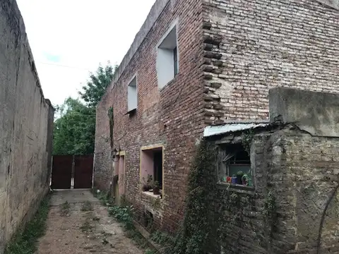 Vendo amplio local con depósito casa y lote de 1250 mts