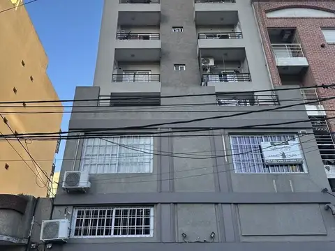 VENTA de Departamento 2 Amb con Cochera Caseros Centro