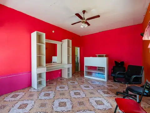 CASA EN VENTA ALVAREZ CON DOS LOCALES