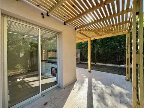 VENTA DUPLEX 3 AMB JARDIN BARRIO DOS CEDROS PILAR