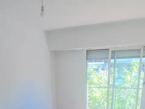 Palermo Botanico dos ambientes amplios todo al frente con balcon en buen estado