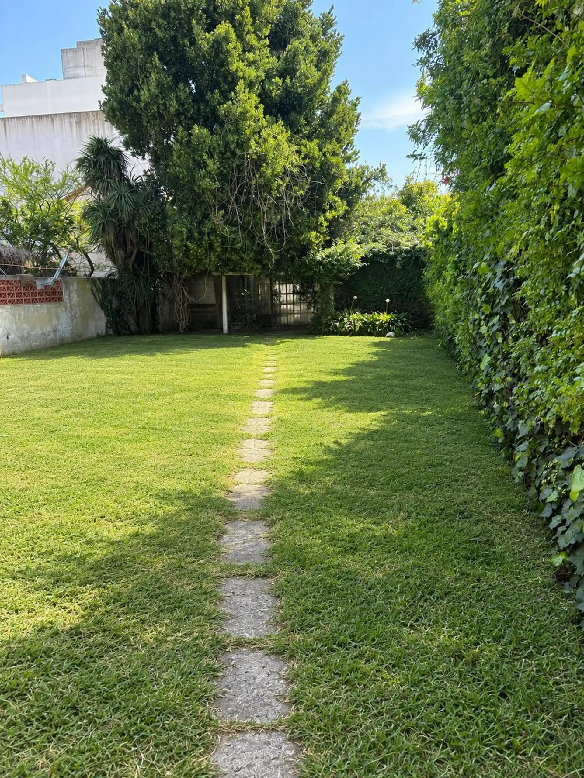 LOTE EN VENTA CON GRAN POTENCIAL CONSTRUCTIVO – ZONA COMERCIAL Y EN PLENO CRECIMIENTO