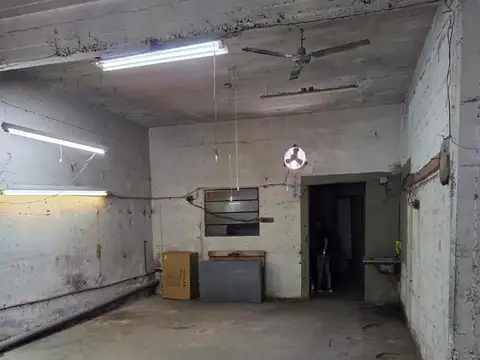 Mendoza y Juan Crisol - Deposito/Galpon en Venta - Excelente ubicacion