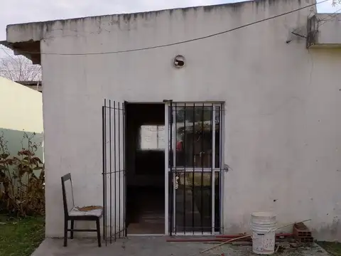 Terreno c/casa a refaccionar lote 10x30 Ituzaingó norte