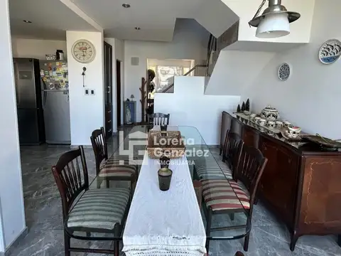 Casa 5 ambientes con 4 baños