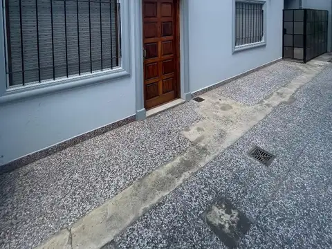 CASA TIPO PH INTERNO EN CASTELAR EN ALQUILER