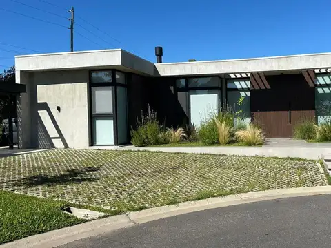 Casa en alquiler en Santa Elisa, Pilar Del Este - 4 Ambientes