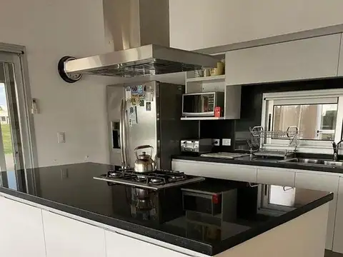 Casa en Alquiler de 4 dormitorios