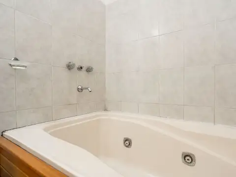 VENTA DE CASA/PH 3 DORM. PATIO Y MUCHA LUZ, MUNRO