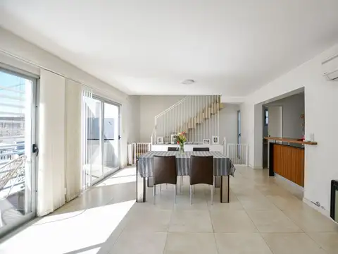 DUPLEX VENTA LA PLATA 2 DORMITORIOS COCHERA PILETA