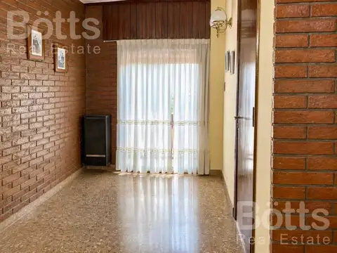 Casa en Venta en Castelar Sur, USD 250.000