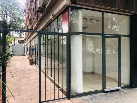 Se alquila local comercial en galeria Pocitos