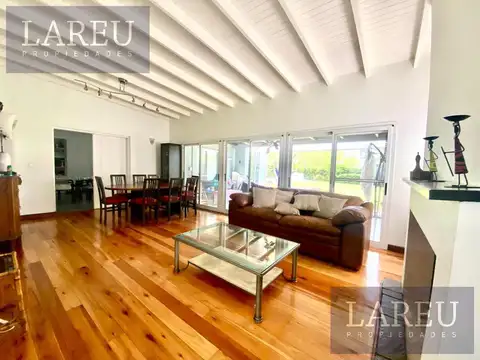 Casa 5 ambientes con 3 baños