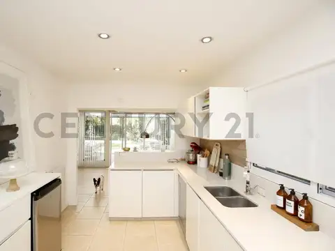 Casa en Venta con 2 cocheras