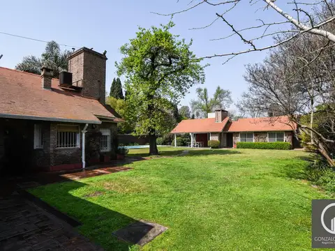 Casa en Alquiler con 2 cocheras