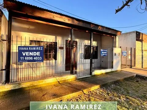 Casa En Venta Con Dto. Independiente - Fco. Álvarez, Moreno
