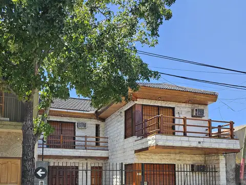Venta Casa de 4 Dorm. Más Departamento Externo