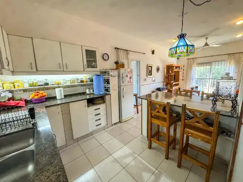 Casa 6 ambientes con 5 baños