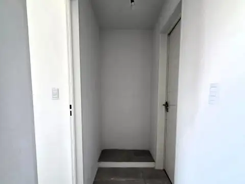 DPTO 2 AMB. EN CONTRAFRENTE LUMINOSO, 1º PISO   A ESTRENAR