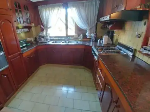 Casa en Venta en Paso del Rey, USD 190.000